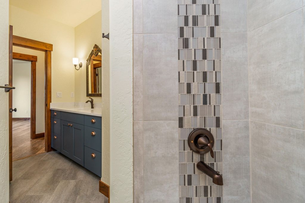 A bathroom with a tiled shower.